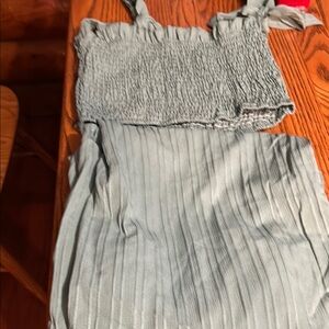 Stylish Green Two-Piece Set Midriff top with log pants